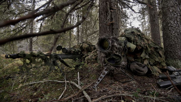 Jägarsoldater med prickskyttegevär 90.